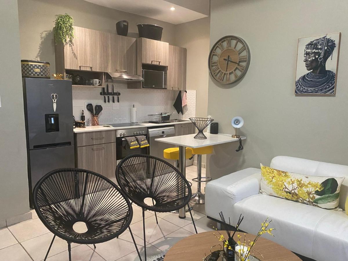 Lovely Rosebank 1-Bedroom Condo With Pool & Cinema Johannesburg Ngoại thất bức ảnh