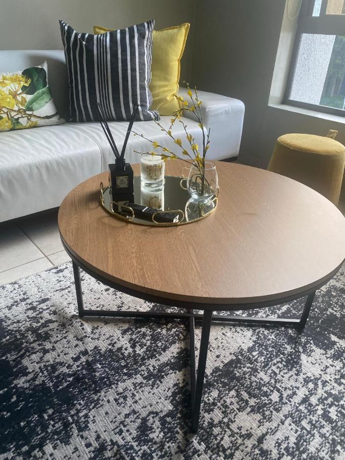 Lovely Rosebank 1-Bedroom Condo With Pool & Cinema Johannesburg Ngoại thất bức ảnh