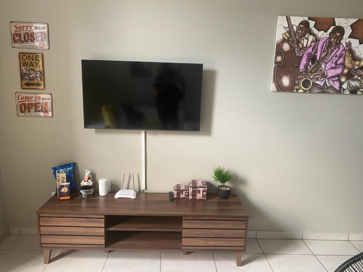 Lovely Rosebank 1-Bedroom Condo With Pool & Cinema Johannesburg Ngoại thất bức ảnh