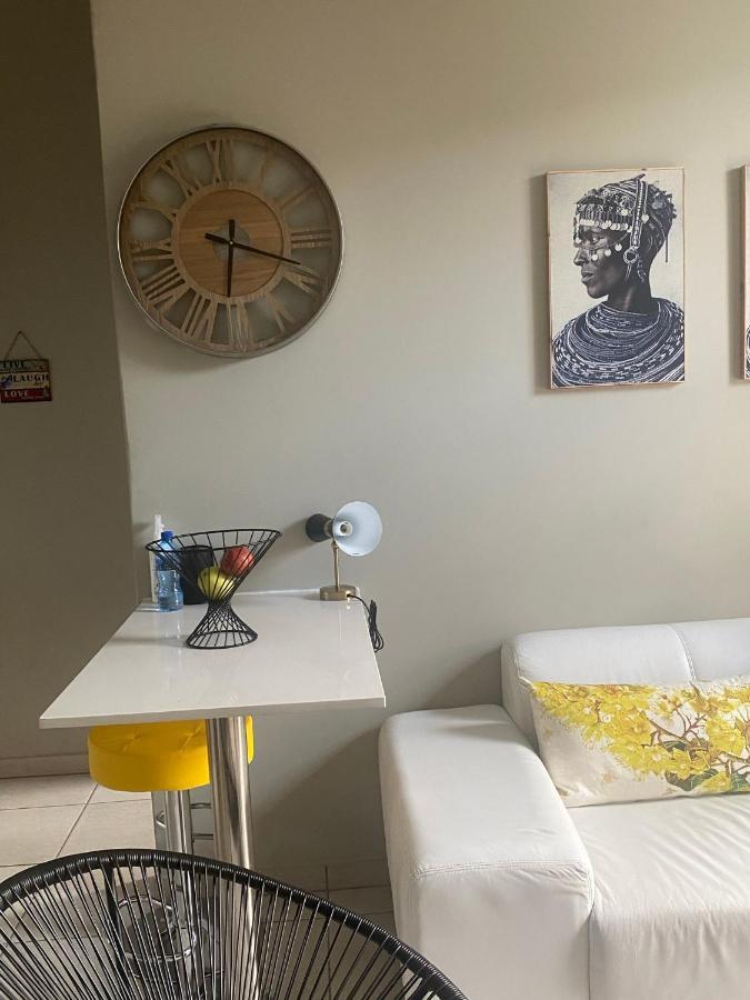 Lovely Rosebank 1-Bedroom Condo With Pool & Cinema Johannesburg Ngoại thất bức ảnh