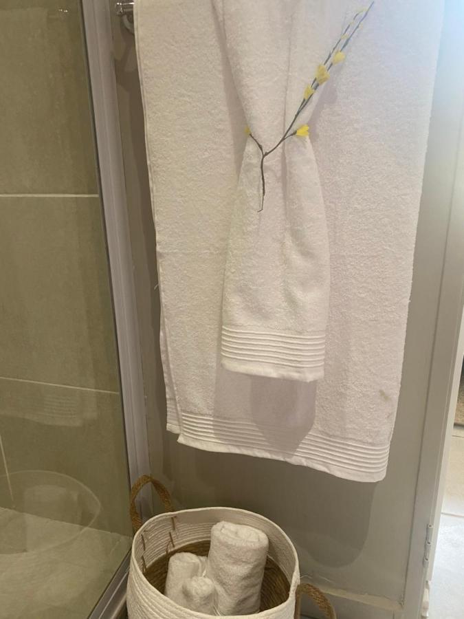 Lovely Rosebank 1-Bedroom Condo With Pool & Cinema Johannesburg Ngoại thất bức ảnh