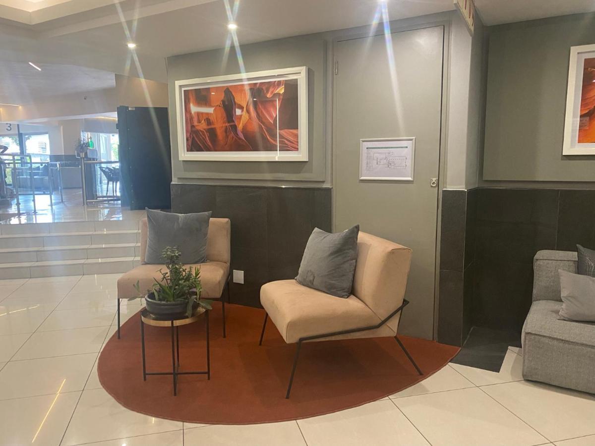 Lovely Rosebank 1-Bedroom Condo With Pool & Cinema Johannesburg Ngoại thất bức ảnh
