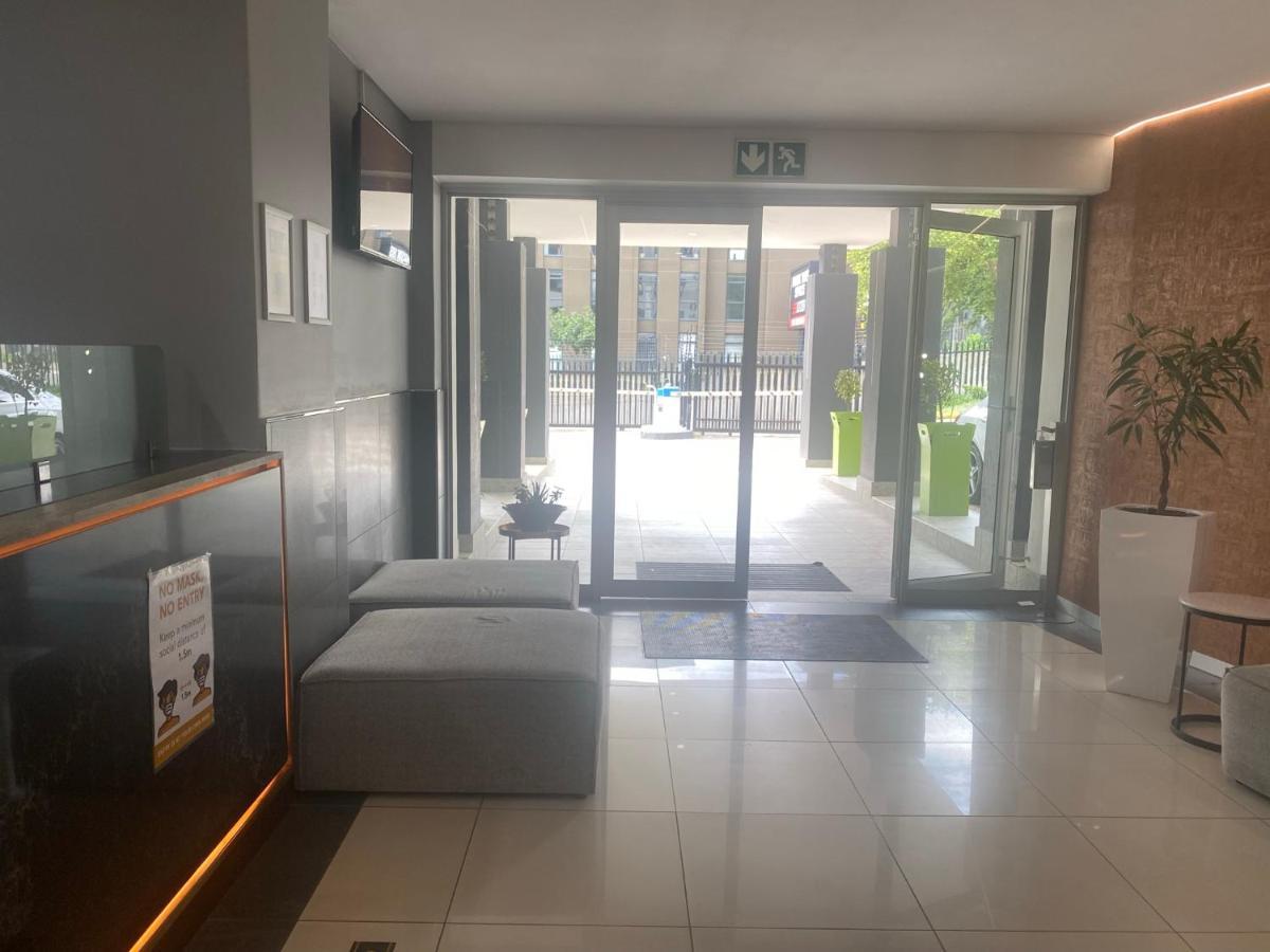 Lovely Rosebank 1-Bedroom Condo With Pool & Cinema Johannesburg Ngoại thất bức ảnh
