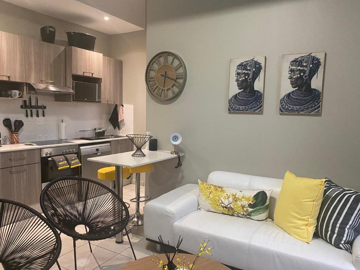 Lovely Rosebank 1-Bedroom Condo With Pool & Cinema Johannesburg Ngoại thất bức ảnh