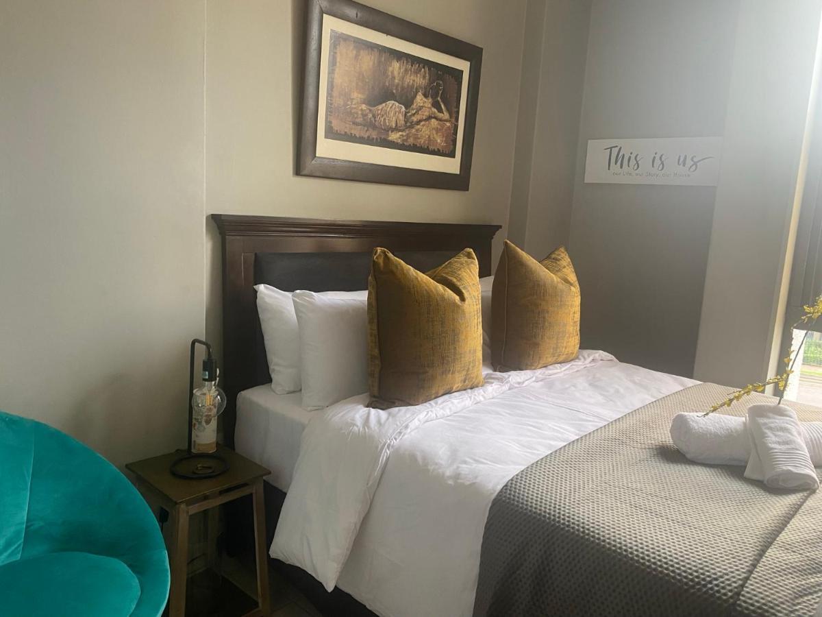 Lovely Rosebank 1-Bedroom Condo With Pool & Cinema Johannesburg Ngoại thất bức ảnh