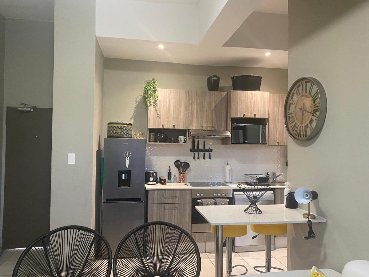 Lovely Rosebank 1-Bedroom Condo With Pool & Cinema Johannesburg Ngoại thất bức ảnh