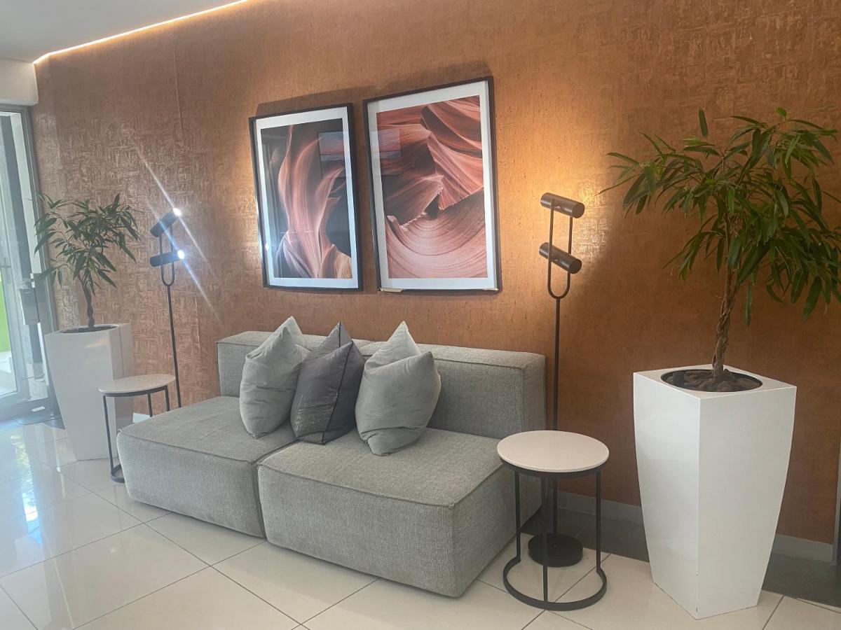Lovely Rosebank 1-Bedroom Condo With Pool & Cinema Johannesburg Ngoại thất bức ảnh